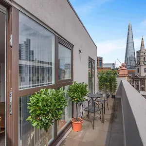 Apartment 7 Borough - Spacious 2-bed, 2-bath In Prime Location, London