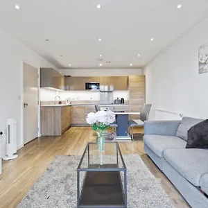 Apartment Canning Town 2 Bed, London